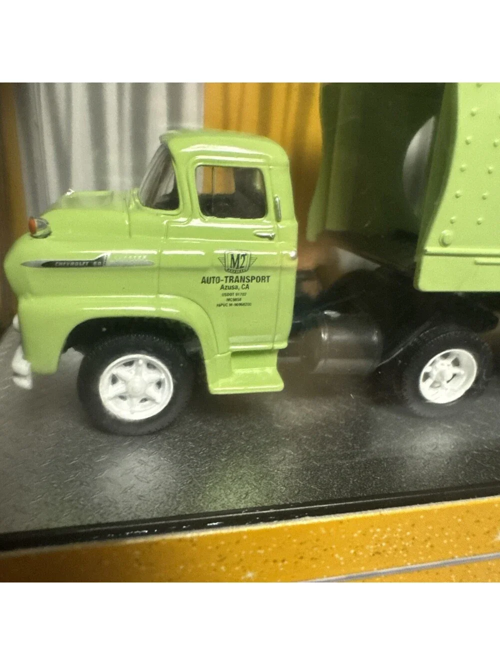 1:64 M2 Auto-Haulers 1958 Chevrolet LCF & 1960 VW Microbus 15 Window USA Model